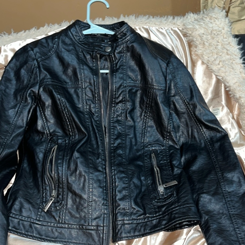 J2 BLACK FAUX LEATHER MOTO JACKET (M)